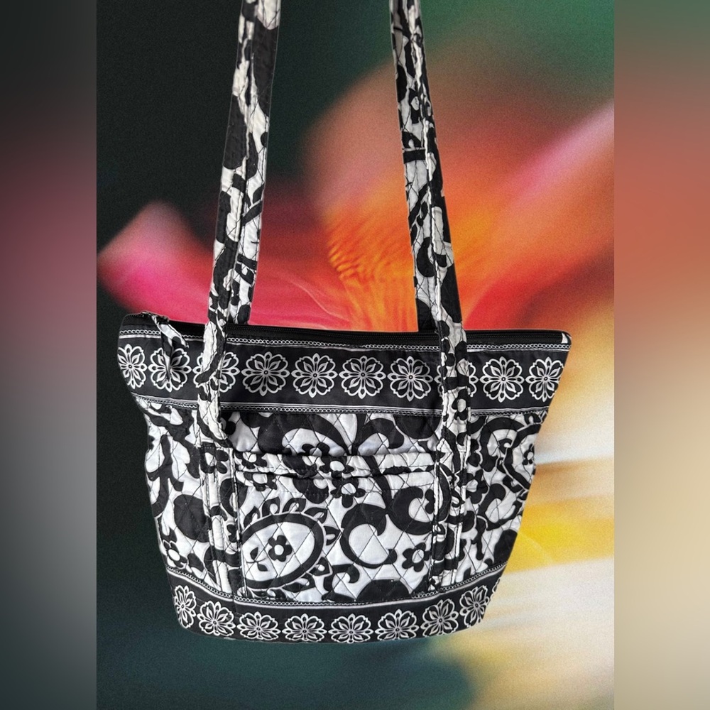 Black & White Quilted Tote- similar look to a Vera Bradley but is Unbranded